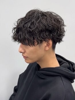 男性オーナーのマンツーマンサロンなので、メンズ特有の髪の悩みも相談しやすく、通いやすい◎