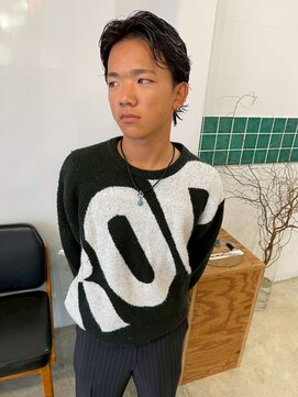 黒髪センターパートアップバングビジネス髪型メンズ