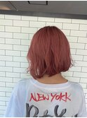 ピンクベージュ×前下がりボブ