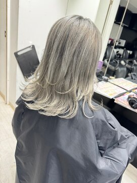 アイズ 本厚木(AIZU) レイヤースタイル ホワイトシルバー