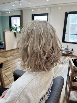 コクウ(cokuu) 外国人風ブロンズボブ