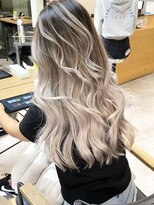 ヌエン 渋谷(NU/EN)&nbsp;夏にお勧め外国人風バレイヤージュとミルキーホワイトの巻き髪