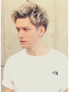 ワースホワイル(WORTH WHILE) 刈り上げセンターパートサーフカールフェザーパーママレットヘア