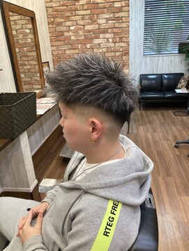 ライズヘアー(RISE HAIR) スキンフェード＋ハイライト