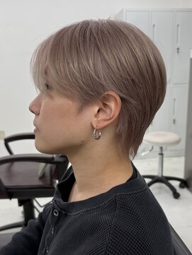 ハイトーン　ダブルカラー　ブリーチ　センターパート