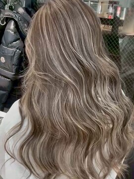 オニキス 原宿(ONYX) r68 40代白髪ぼかしハイライトバレイヤージュイルミナカラー