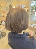 白髪ぼかしハイライト×ショートボブ