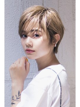 ピズム(PISM) 耳かけカジュアルイメチェンショート/フォギーベージュ