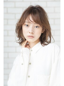 クロエ 梅田(Cloe) フェザーバング カーキグレージュ