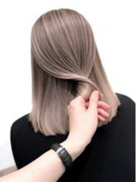 ジルブラン 横浜関内(JIL BLAN) ミルクティーベージュ白髪ぼかしハイライトダブルカラーブリーチ