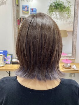 コンフィープラス(comfy plus) 20代30代40代外ハネアッシュグレージュ肩ラインインナーカラー