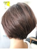 ナチュラルなショートボブスタイル