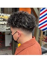 ヒカリ バイ イサミ 西川口(Hikari by ISAMI)&nbsp;韓国マッシュスペインカールスパイキーショート〈理容室〉西川口