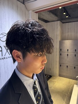 アクシー ヘアーアンドメイク(AXY HAIR&MAKE) 波巻きスパイラルハイライト　アップバング　新宿　メンズパーマ