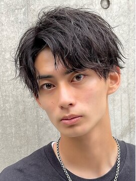 フィフス(fifth) センターパートウルフカットツイストスパイラルパーマゆるめ黒髪