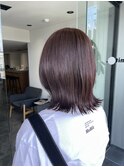 ほんのりピンクのアッシュブラウン×くびれ外はねボブ