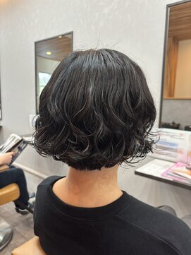 ナチュラル黒髪暗髪×ウェーブショート大人可愛い