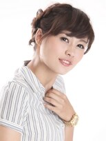 顔周りを包み込む毛先でラブリー度を底上げ編み込み