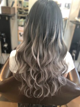 トゥエンティーフォー(24) 次世代エクステで再現！派手髪グラデーション