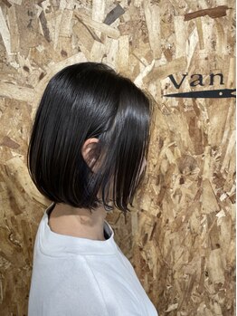 ヴァンガード(Vanguard)の写真/『ショートヘア、ボブ、おしゃれな白髪染め』はお任せ♪程よい抜け感のあるスタイルをご提案します！