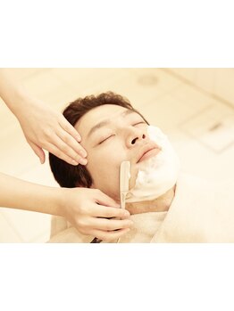 顔の印象を決める眉カットと、顔剃りで身嗜みを整える◎[銀座]<理容室>