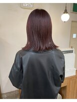 スロウ(sloe)&nbsp;ぱつっとカットに深みレッド