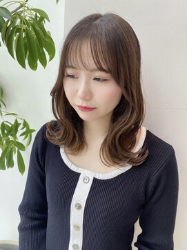 ステア ケース(stair case) 韓国ミディアムくびれ外ハネヘア艶トリートメント前髪カット