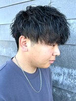 ヒュイル バイ ニアウ(Hwyl by Niau)&nbsp;メンズセンターパートツイストスパイラルシャドウパーマ眉毛