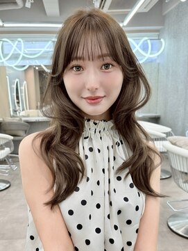 グロー 大宮(GLROW) ヘーゼルグレージュ バタフライカット ミディアムレイヤー 大宮