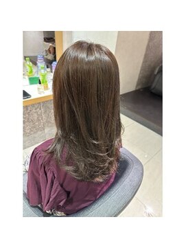 アース オーセンティック 越谷レイクタウン店(EARTH Authentic) 赤味消しオリーブグレージュレイヤーカット透明感ヘア