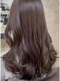 大人女性の透明感アッシュグレージュ×上品な艶感ロングレイヤー