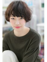 ダークトーンで引き締め！小顔バルーンボブ