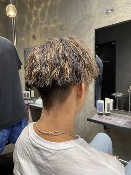 ライズ 綾瀬店(RISE) ブリーチ毛が動きを強調！ゆるめハイライトツイストスパイラル！