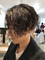 フィフスワン(fifth one) 波巻きパーマセンターパートツイストスパイラルパーマ刈り上げ