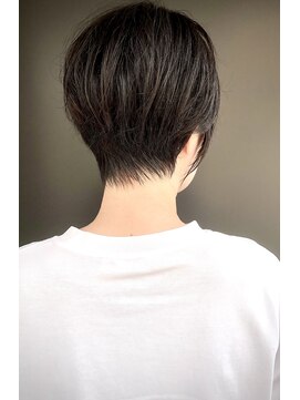 ラウンジ モリオ イケブクロ(Lounge MORIO Ikebukuro) 20代 30代 黒髪 ショートヘア 耳かけショート 丸みショート 池袋