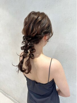 パーク(PAAQ) 【kana】編み下ろしツインアレンジ