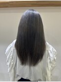 グレー