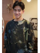 エディ(Edy)&nbsp;メンズセンターパートフェザーパーマ刈り上げ眉カット韓国ヘア