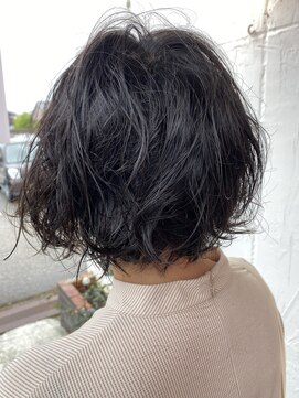 エルモ(ELMO) 襟元スッキリのショートパーマ