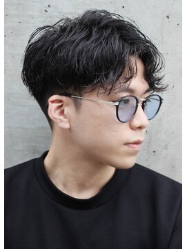 ネクストフォーヘアー(NEXT for hair) スーツ 短髪 黒髪 モテる パーマ ツーブロック 刈り上げ