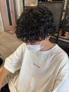 ロット 横浜(lot) 束感ニュアンスパーマ×波巻きツイスパ×ブルーブラック[横浜駅]