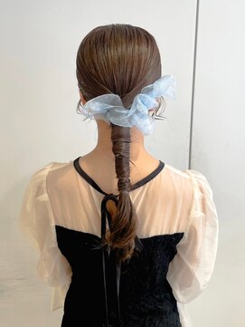 エミィ(emme) 【emme×石崎】タイトヘア/お呼ばれヘア ローポニー