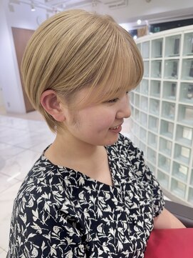 アッシュ 下北沢店(Ash) イメチェン!ブリーチカラーの耳掛けショートボブ