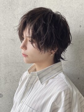 ボンドストーリールミエール(Bond Story lumiere) メンズシースルーラウンドマッシュウルフ緩め無造作波巻きパーマ