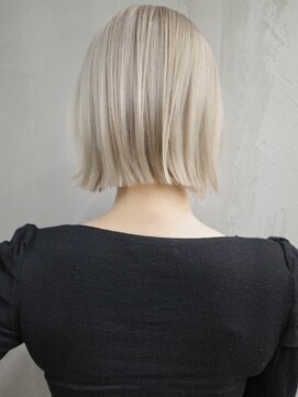 ギークス(GEEKS) 【GEEKS渋谷】冬カラー/ホワイトブリーチ/パールホワイト/ボブ