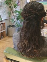 エイチ(eitcH) ハーフアップアレンジ