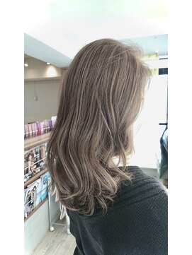 アンプス 三田店(UNP A S) 肌映えカラー