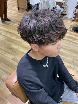 ネイビー(NAVY) スパイラルパーマで作るゆるふわ前下がりマッシュ