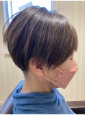 ショートアシメの刈り上げスタイル