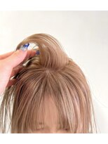 ルーヴェ(LOWE)&nbsp;【なつみ】根元から明るめシナモンベージュカラー